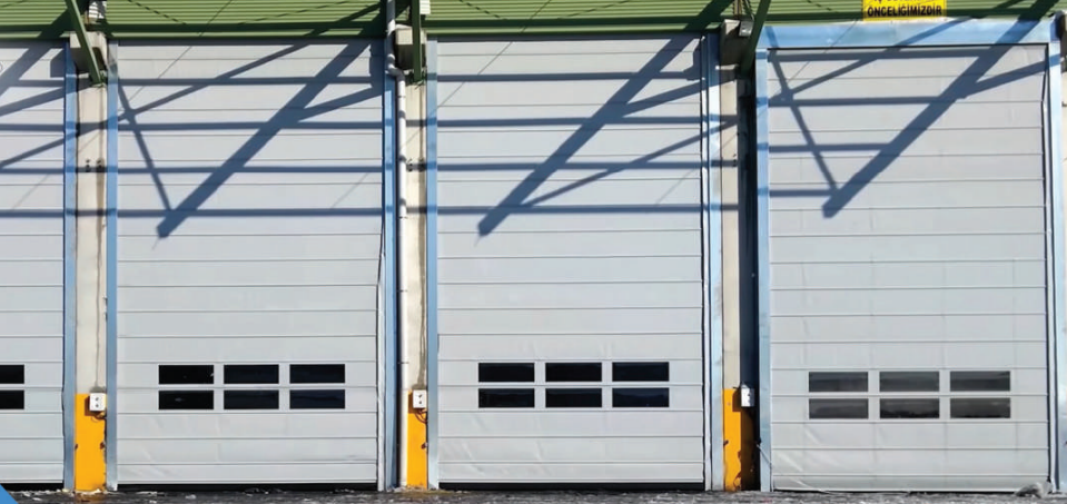 External High-Speed Doors PVC Fold Up – Durable PVC Fabric Fold-Up Door with Reinforced Aluminium/Steel Frame, Weather Resistant, Rapid 100 cm/s Opening, Safety Sensors, Perfect for Industrial & Commercial Use